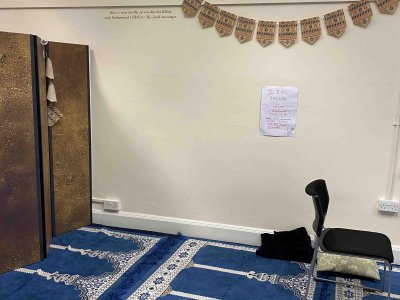muslim-prayer-room-with-jummah