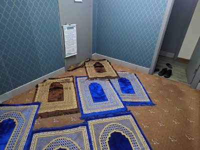 roosters-muslim-prayer-room