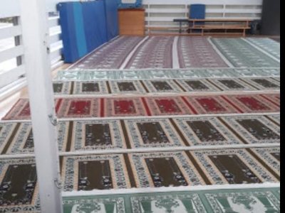 jummah-salah-in-golden-lane-community-centre