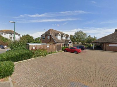 jummah-salah-prayer-in-swanfield-park-community-centre