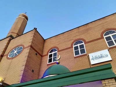 al-madina-mosque-barking